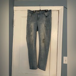 Kenzie mid rise and nicely ripped jeans size 10/30